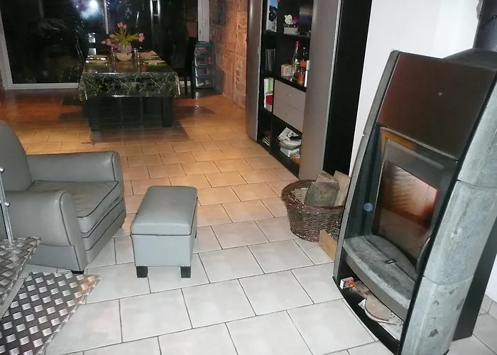 Au Palton לינה וארוחת בוקר 3*