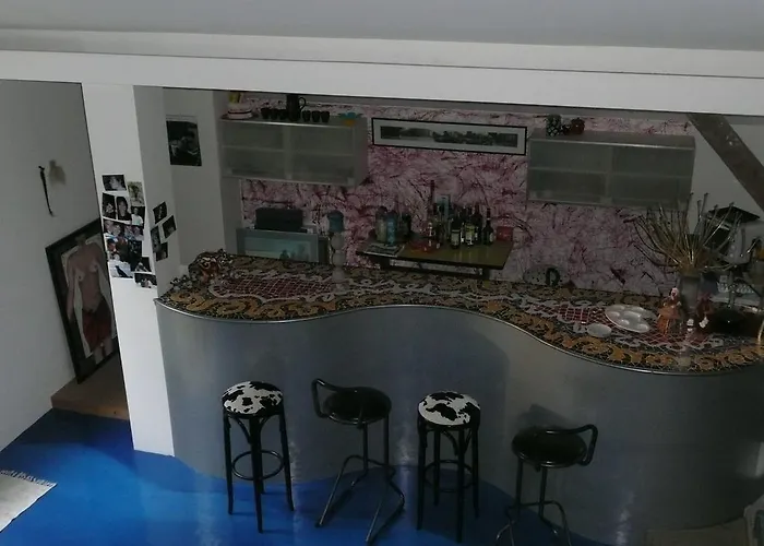 לינה וארוחת בוקר Au Palton 3*