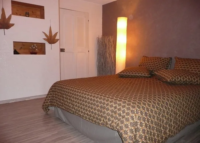 לינה וארוחת בוקר Au Palton 3*